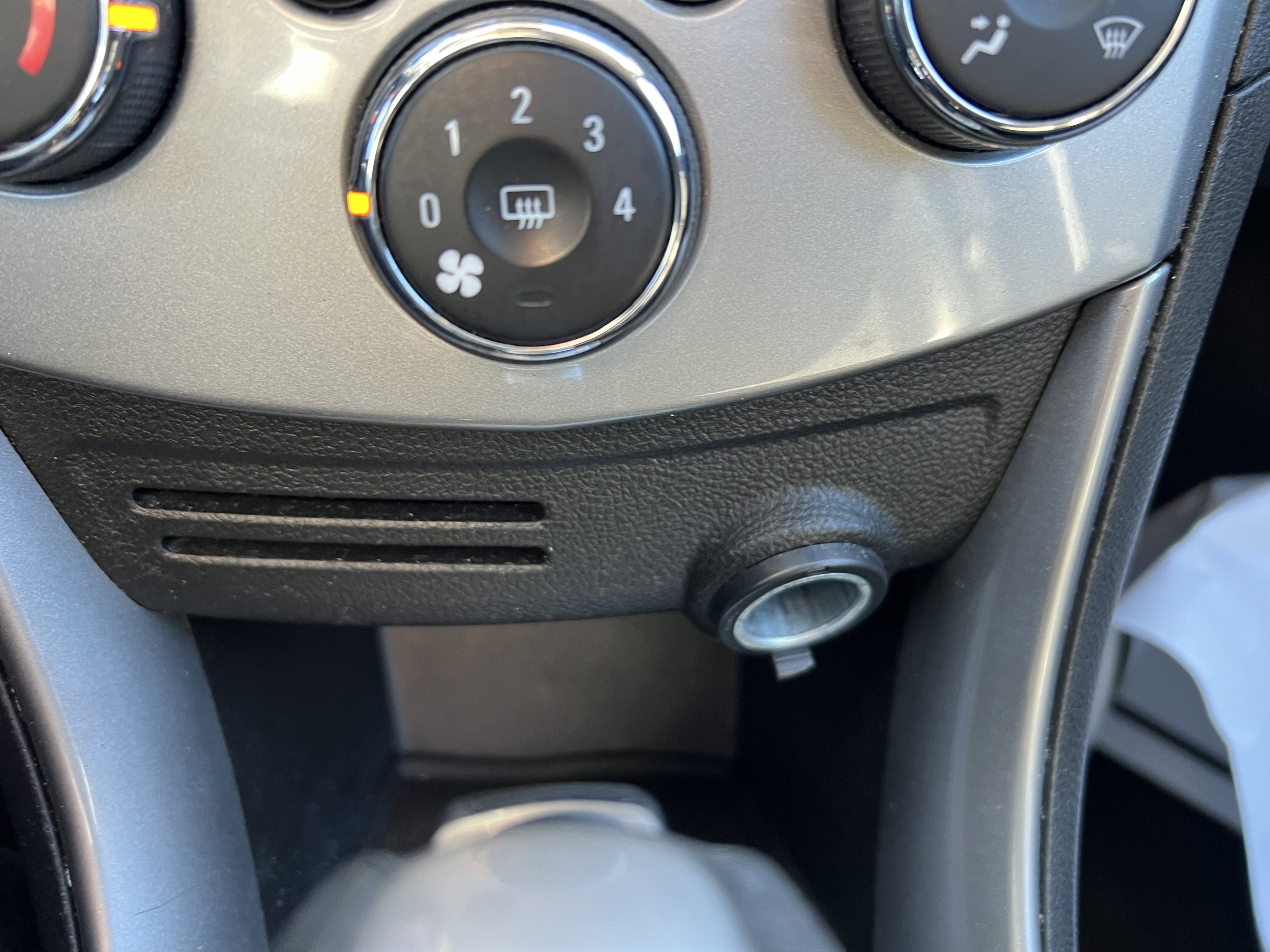 Used 2016 Chevrolet Trax LT w/ LT Convenience Package image 23