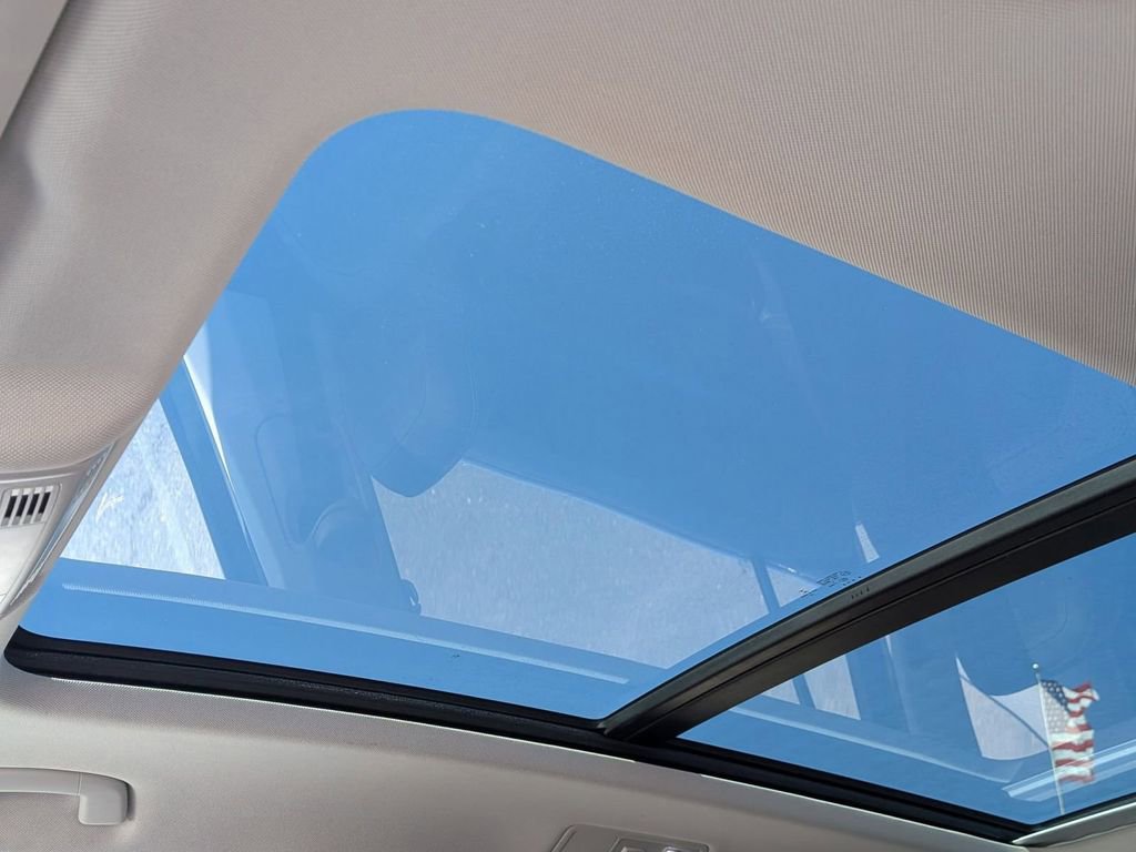 Used 2019 Volkswagen Tiguan SE w/ Panoramic Sunroof Package image 13