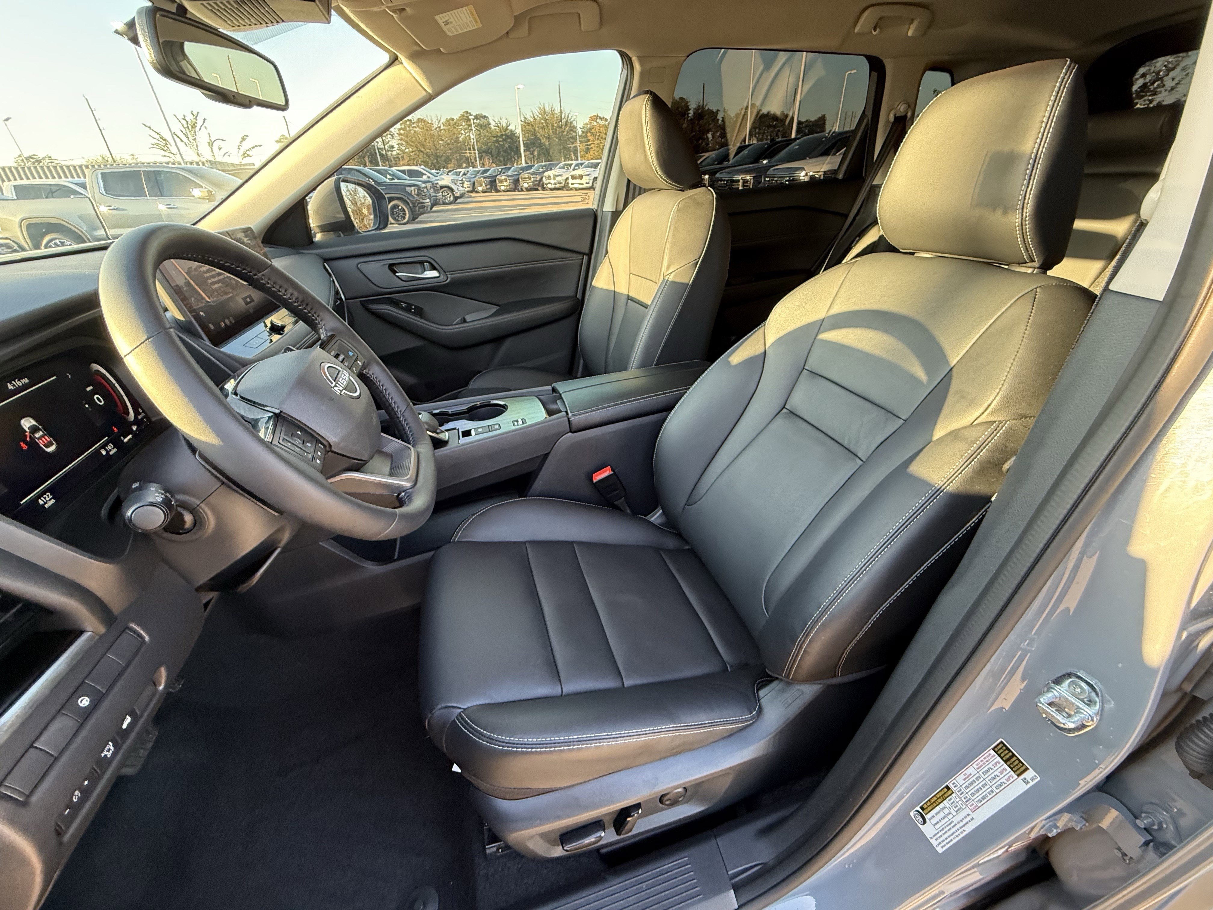 Used 2025 Nissan Rogue SL image 27