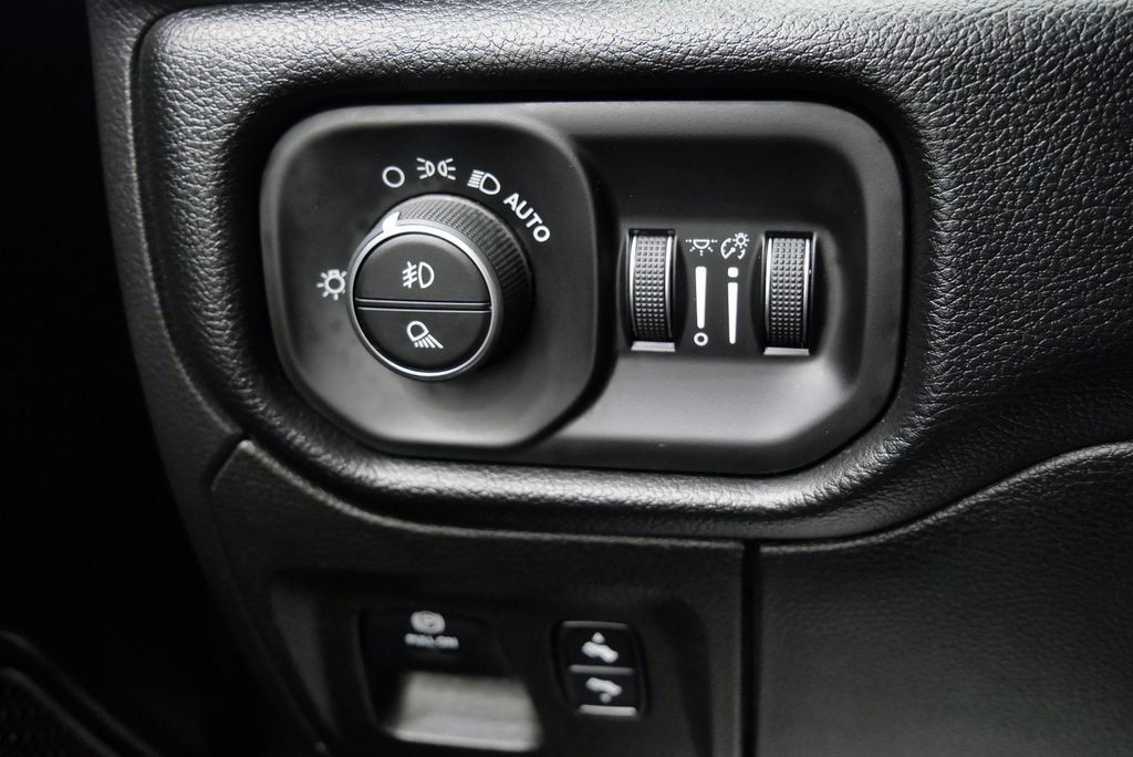 Used 2019 RAM 1500 Big Horn AWD/4WD image 25