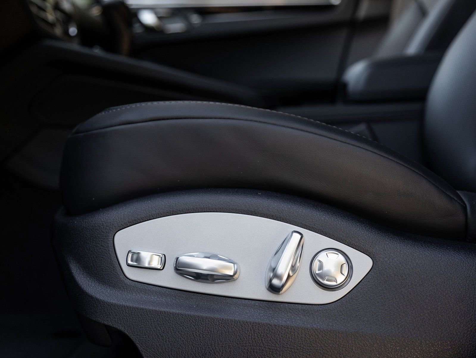 Certified 2026 Porsche Macan image 22