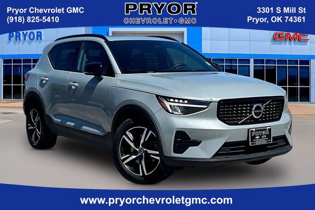 Used 2024 Volvo XC40 B5 Core