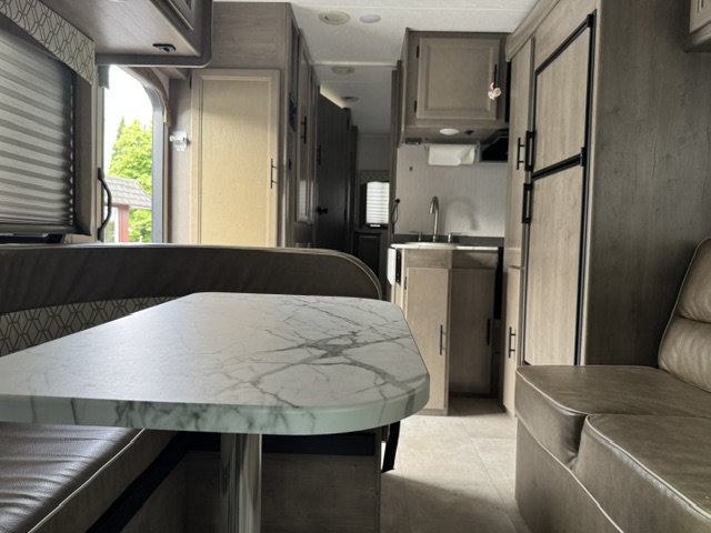 Used 2019 Chevrolet Express 4500 w/ RV Package RWD image 9