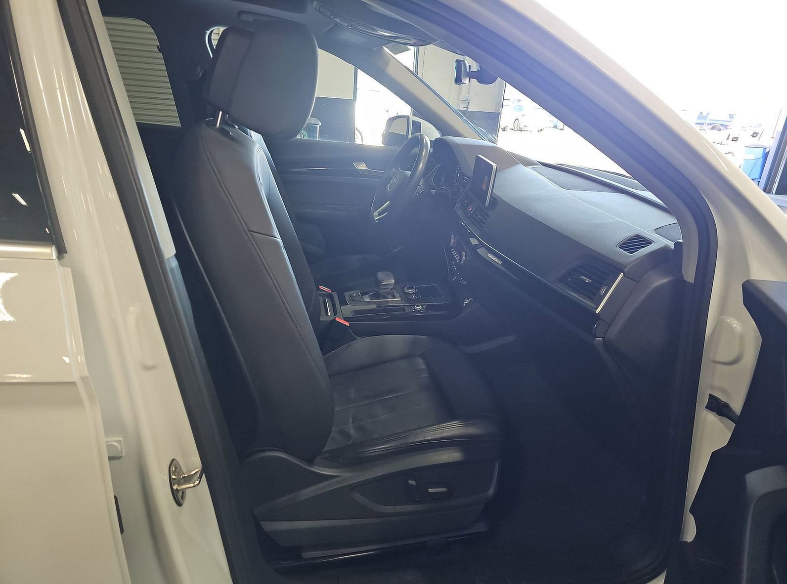 Used 2020 Audi Q5 e Premium w/ Convenience Package AWD/4WD image 10