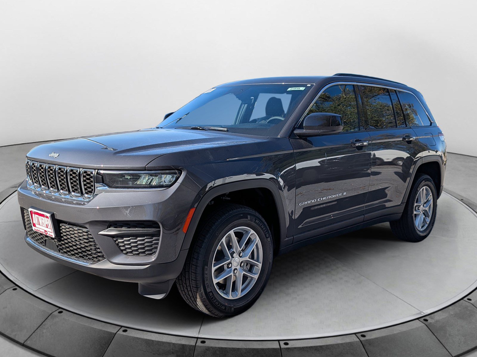 New 2025 Jeep Grand Cherokee Laredo X w/ Luxury Tech Group I AWD/4WD image 6