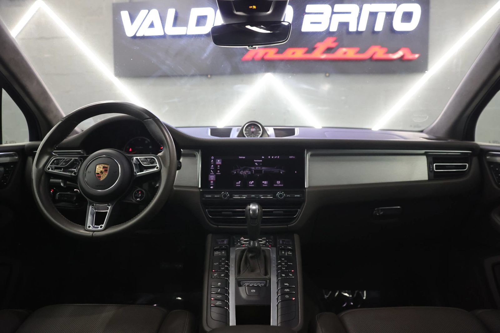 Used 2020 Porsche Macan Turbo AWD/4WD image 27