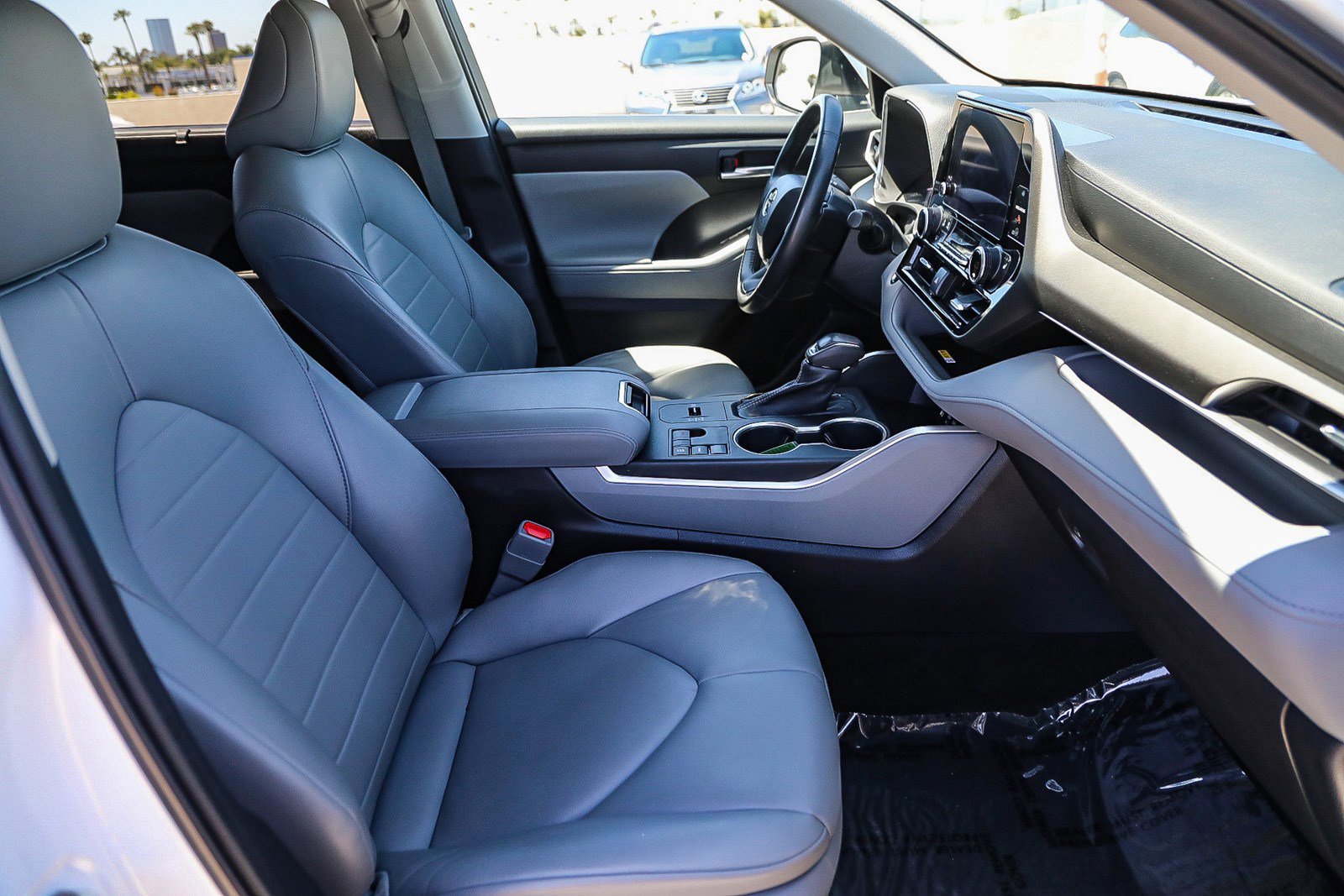 Used 2023 Toyota Highlander XLE FWD image 16