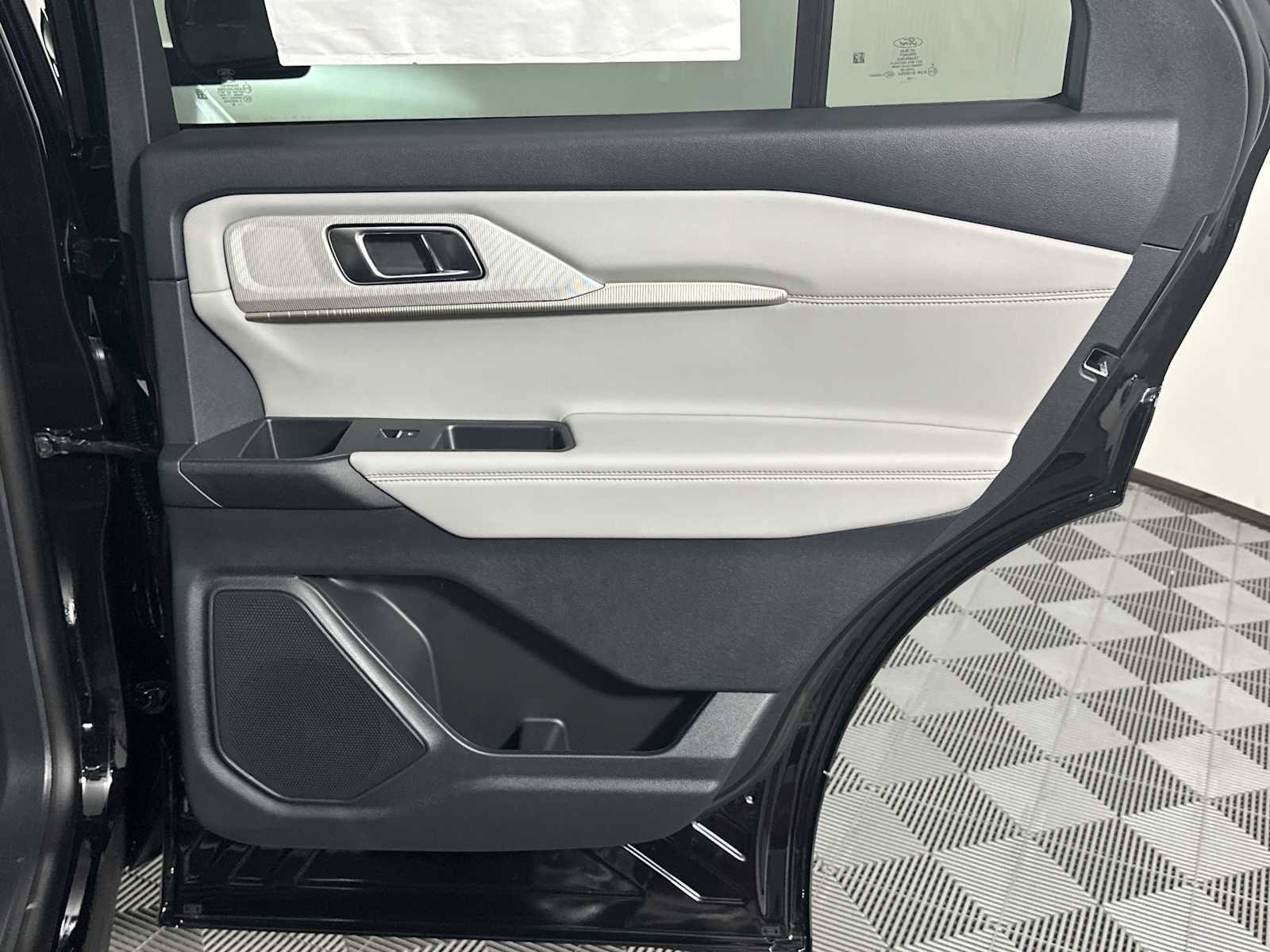 New 2026 Ford Explorer Active w/ Active Comfort Package RWD image 18