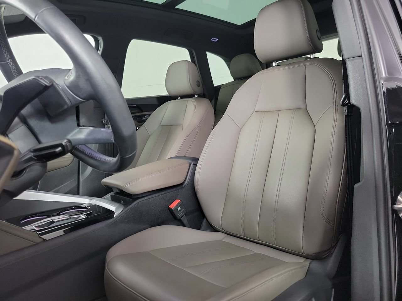 Used 2025 Audi Q5 Premium Plus w/ Premium Plus AWD/4WD image 26