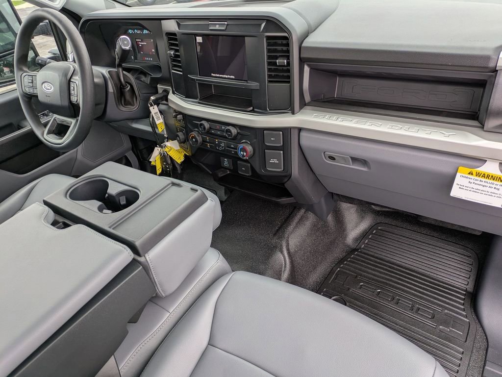 New 2025 Ford F550 4x4 Regular Cab Super Duty image 16