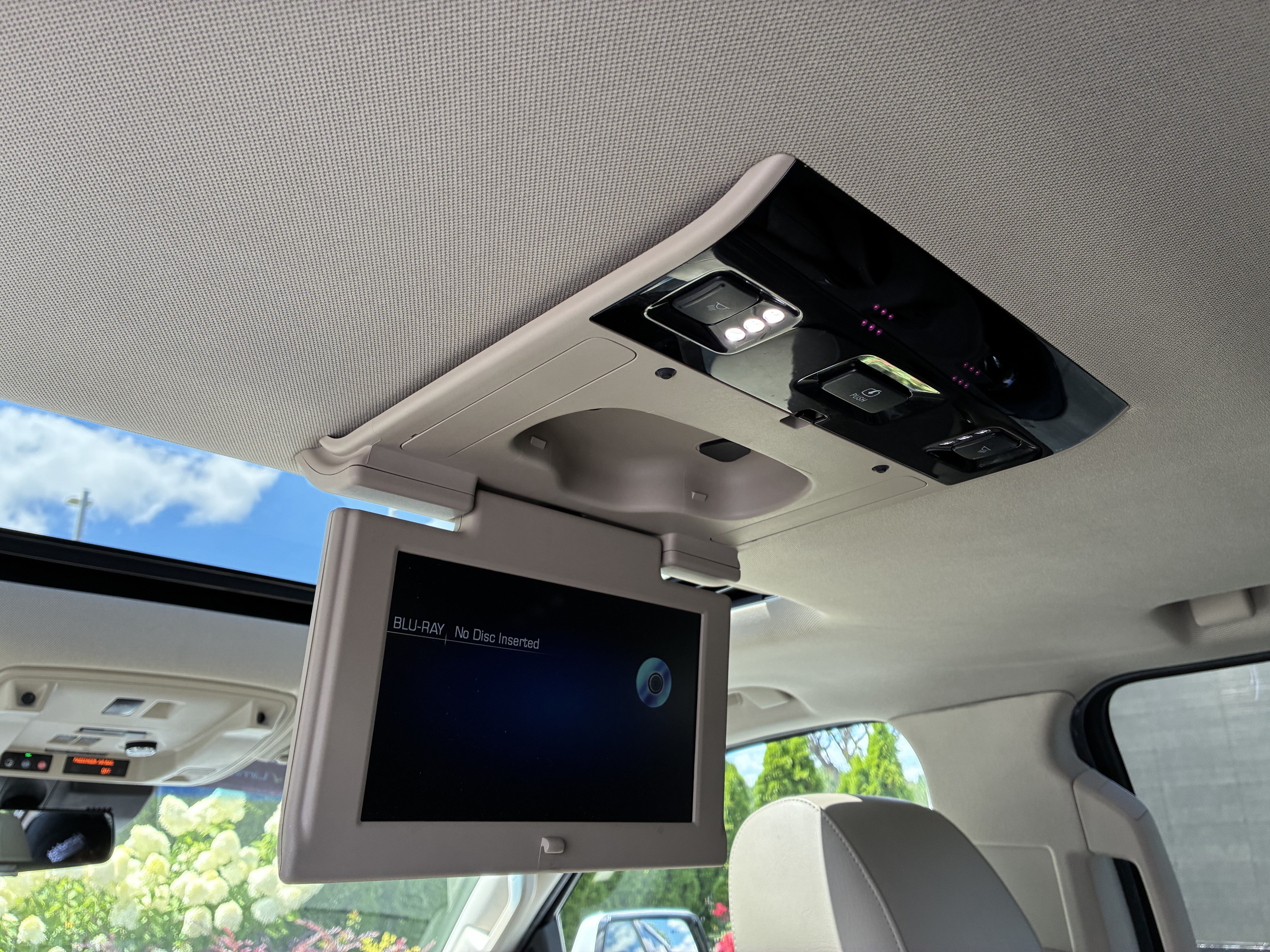 Used 2019 Cadillac Escalade ESV Premium Luxury AWD/4WD image 18