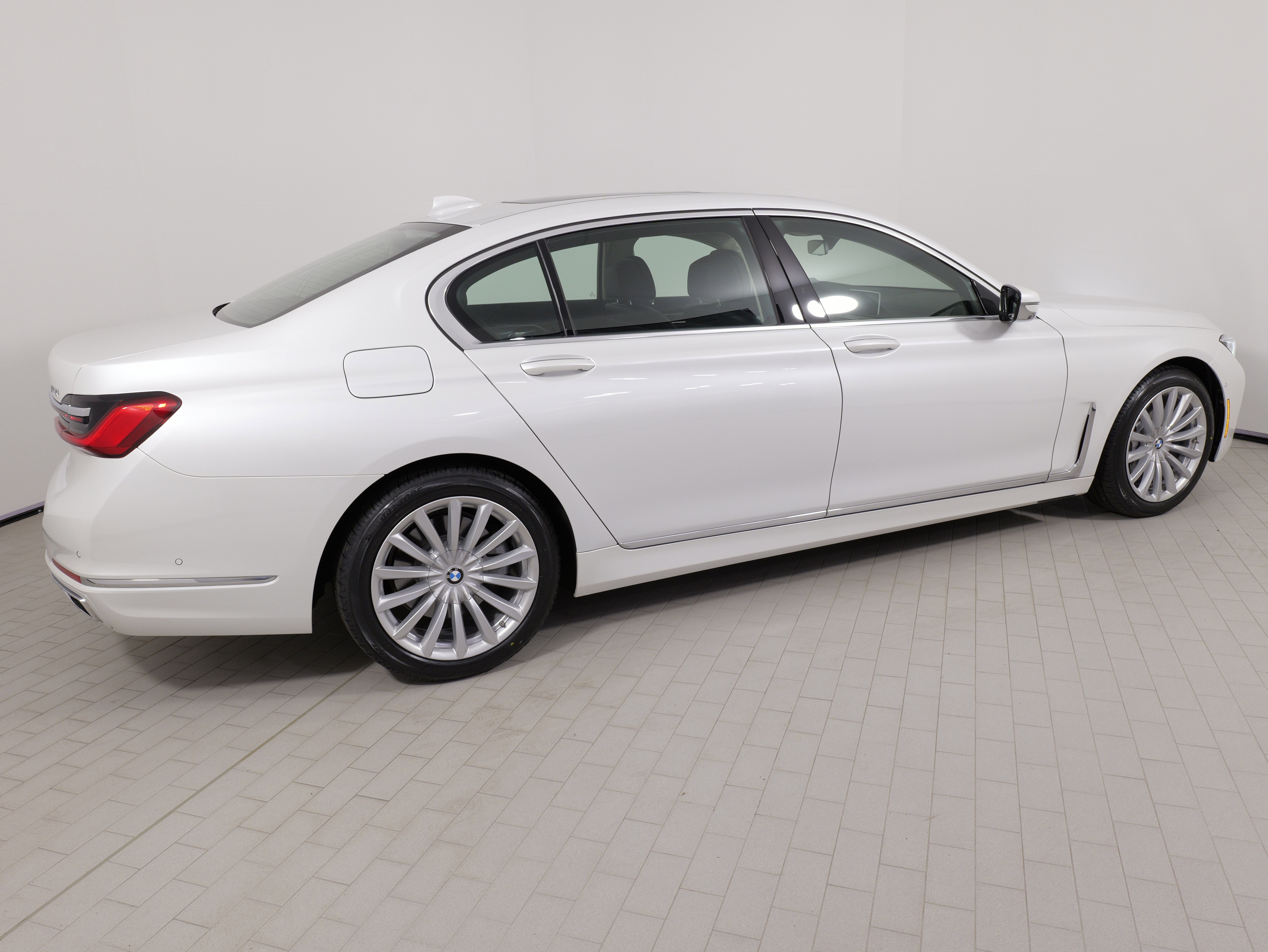 Used 2022 BMW 740i xDrive image 10