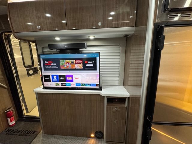 Used 2018 Mercedes-Benz Sprinter 3500 image 41