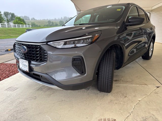 Used 2023 Ford Escape Active w/ Tech Pack #1 AWD/4WD image 9