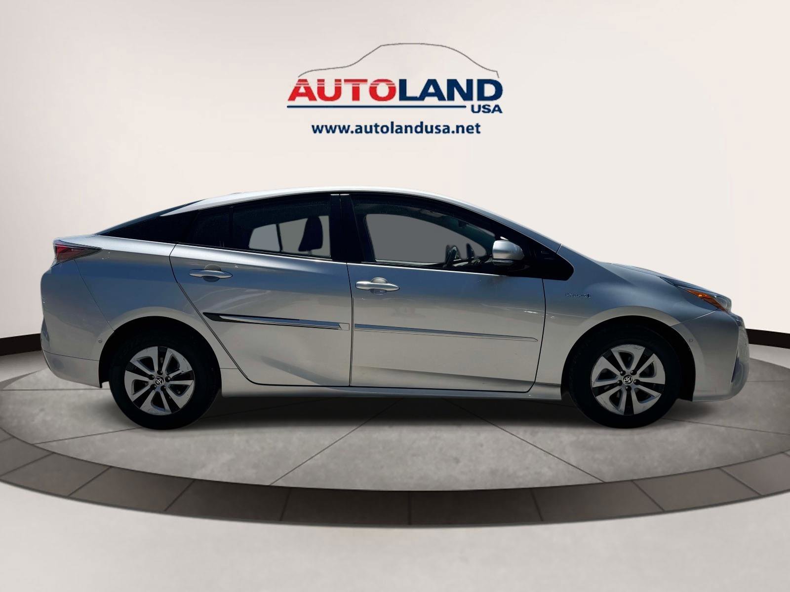 Used 2018 Toyota Prius Two w/ Prius Two Safety Plus Package FWD image 3