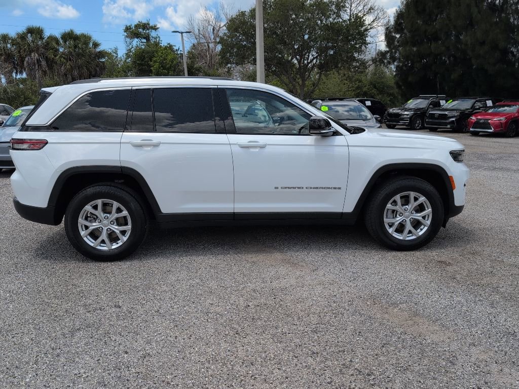 Used 2023 Jeep Grand Cherokee Limited AWD/4WD image 2