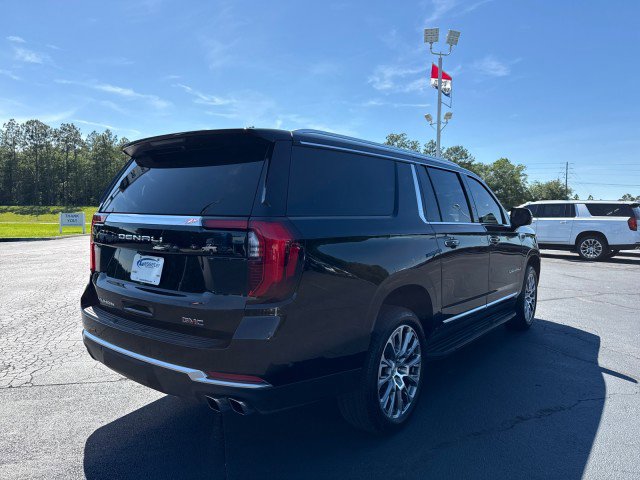 Used 2025 GMC Yukon XL Denali RWD image 3