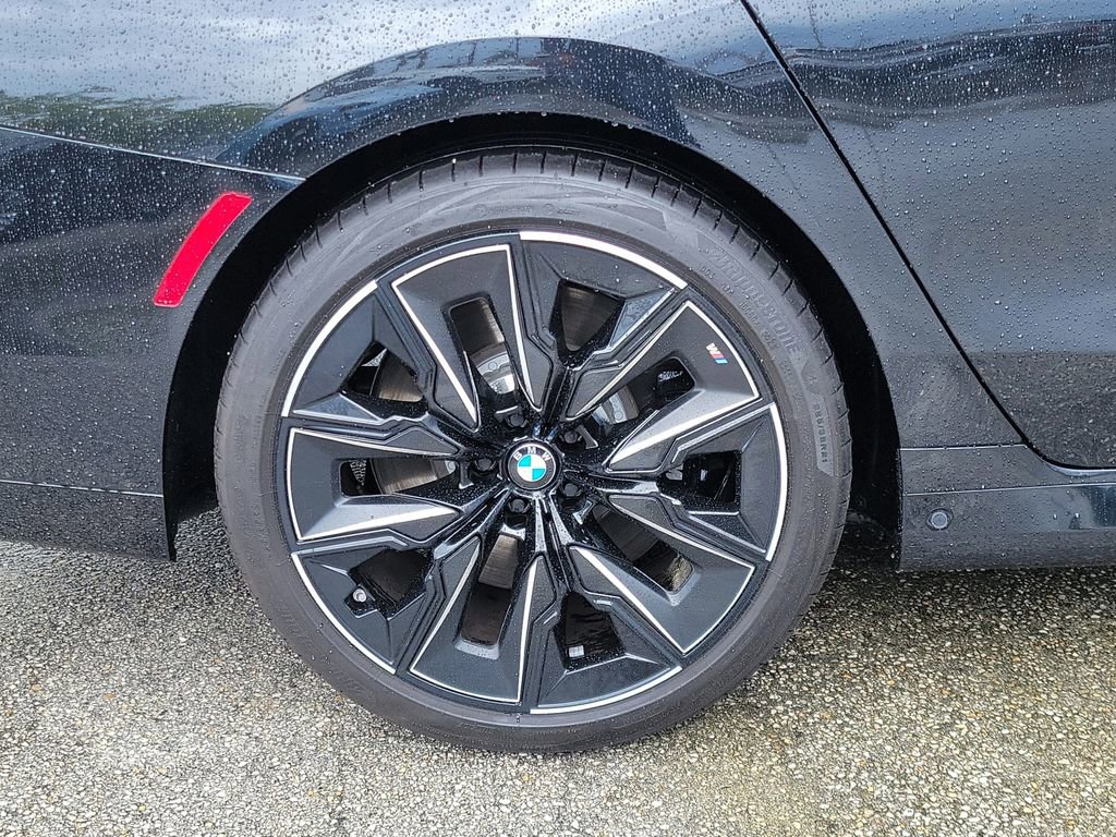 Used 2025 BMW 760i xDrive w/ Executive Package AWD/4WD image 6