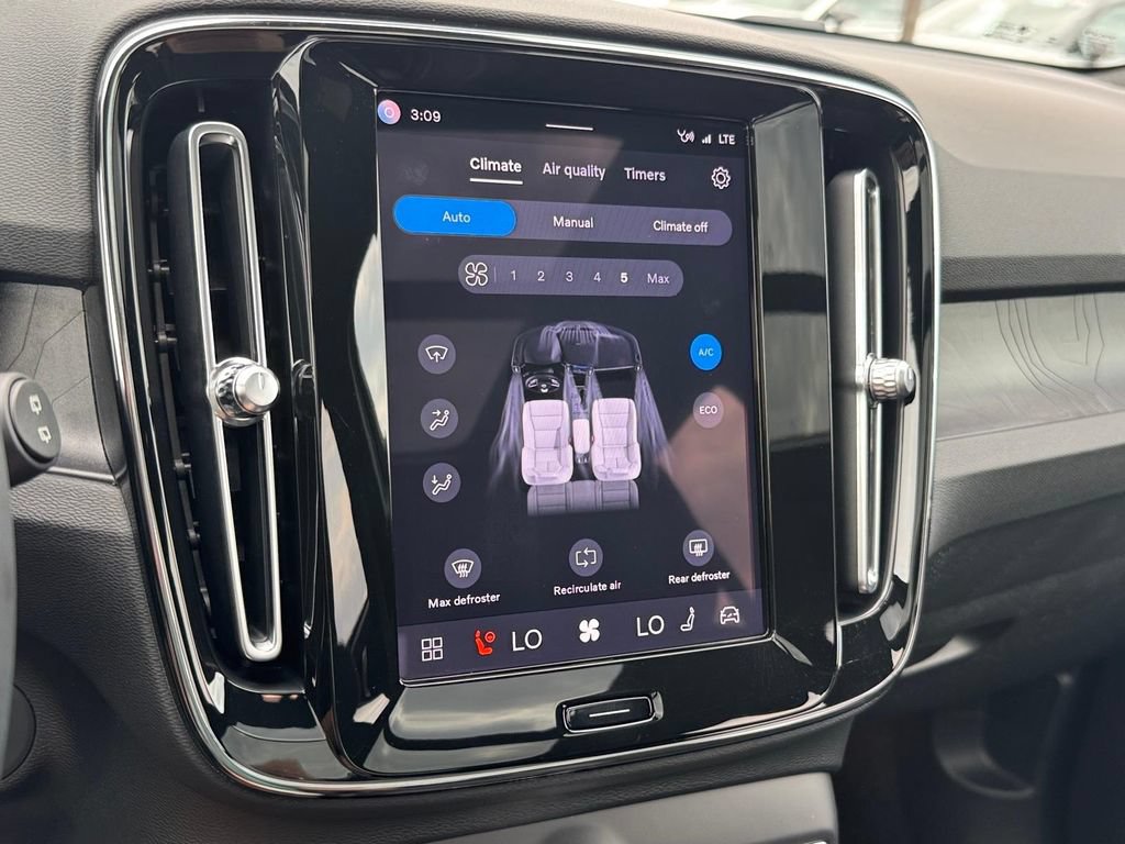 Certified 2023 Volvo XC40 Recharge Ultimate w/ Protection Package Premier AWD/4WD image 17
