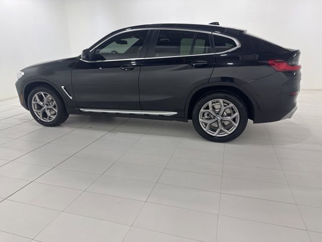Certified 2023 BMW X4 xDrive30i w/ Convenience Package image 2