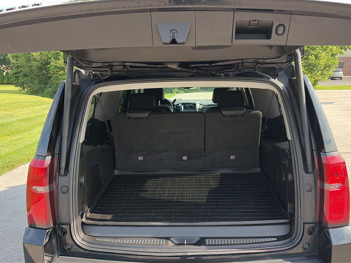 Used 2019 Chevrolet Suburban Premier AWD/4WD image 9