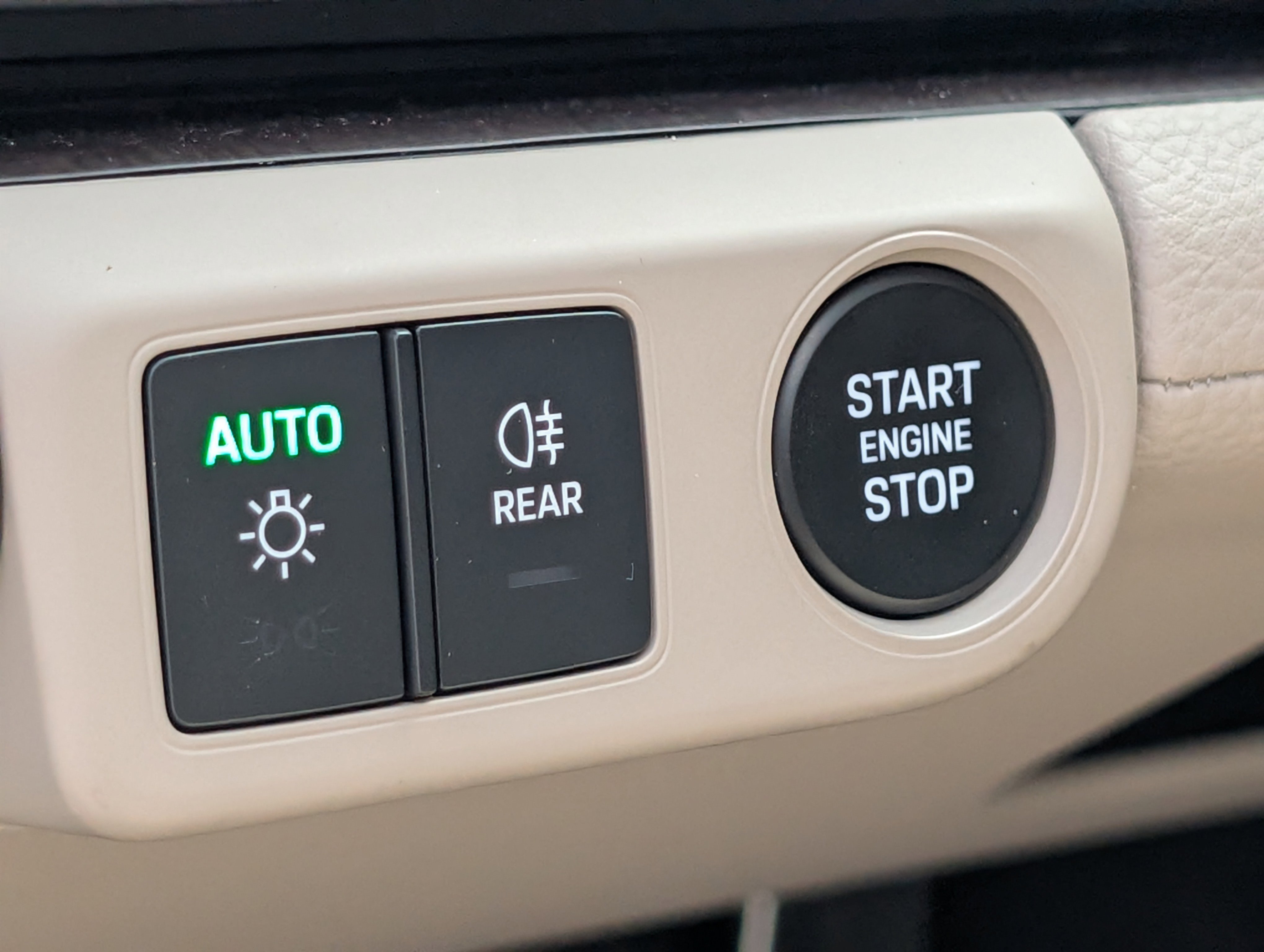 Certified 2025 Porsche Panamera 4 image 23