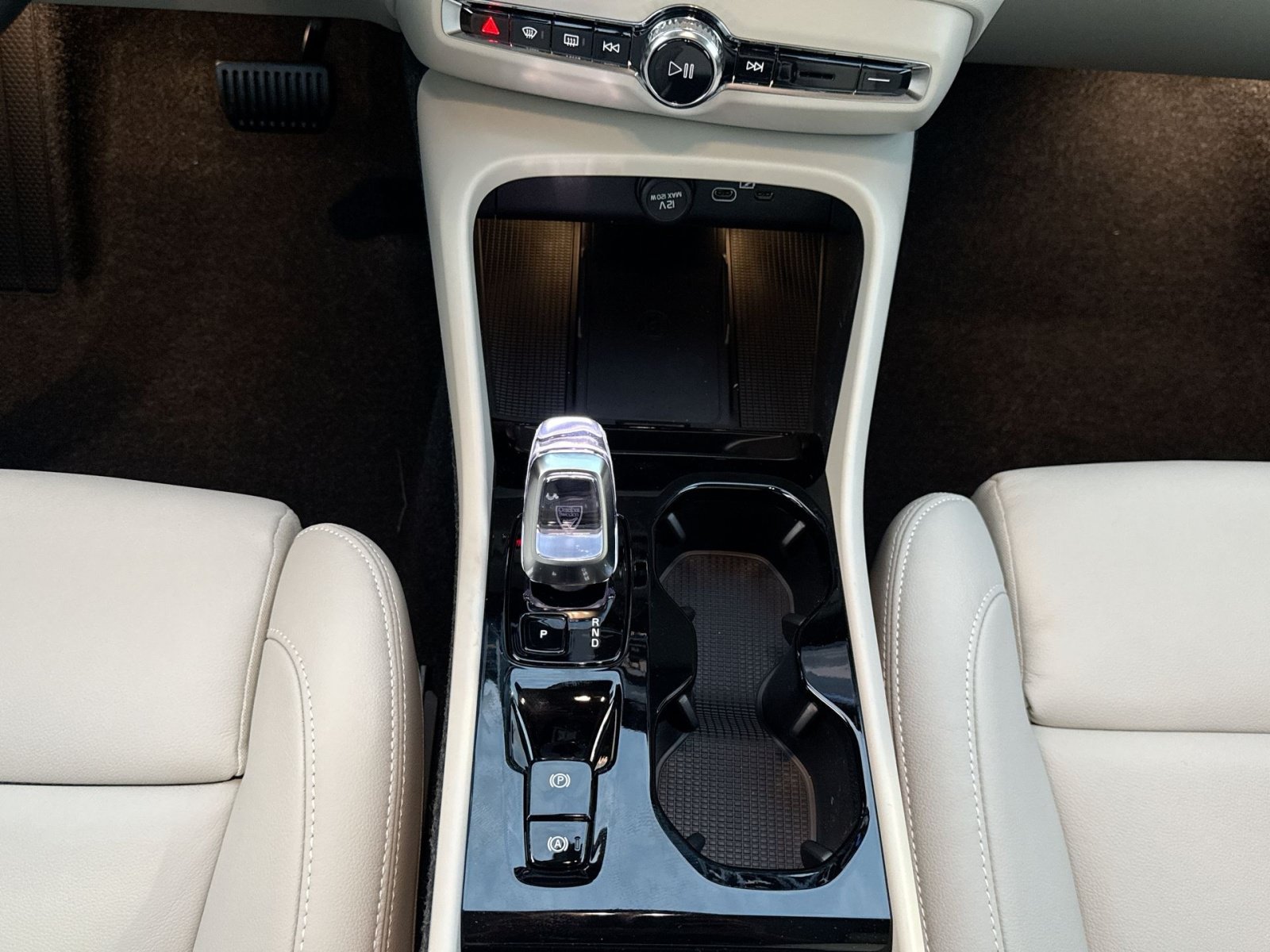 New 2026 Volvo XC40 B5 Plus w/ Climate Package AWD/4WD image 22