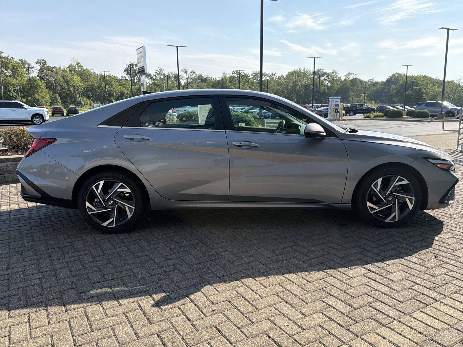 Used 2025 Hyundai Elantra SEL FWD image 6