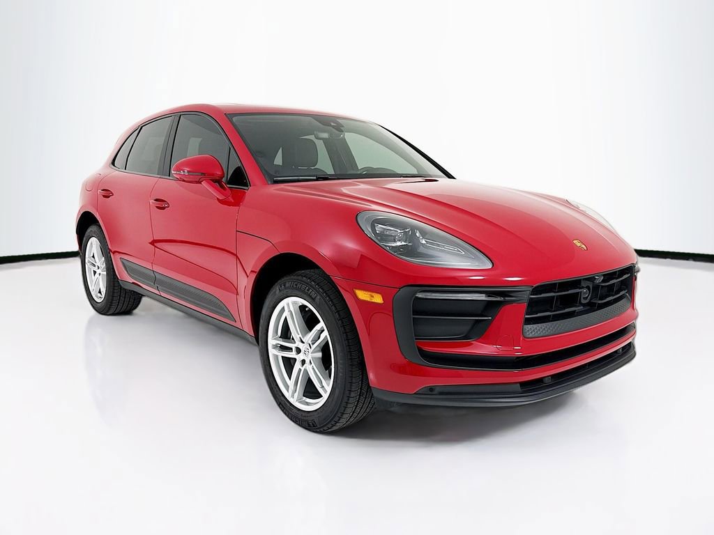 Certified 2025 Porsche Macan AWD/4WD image 7