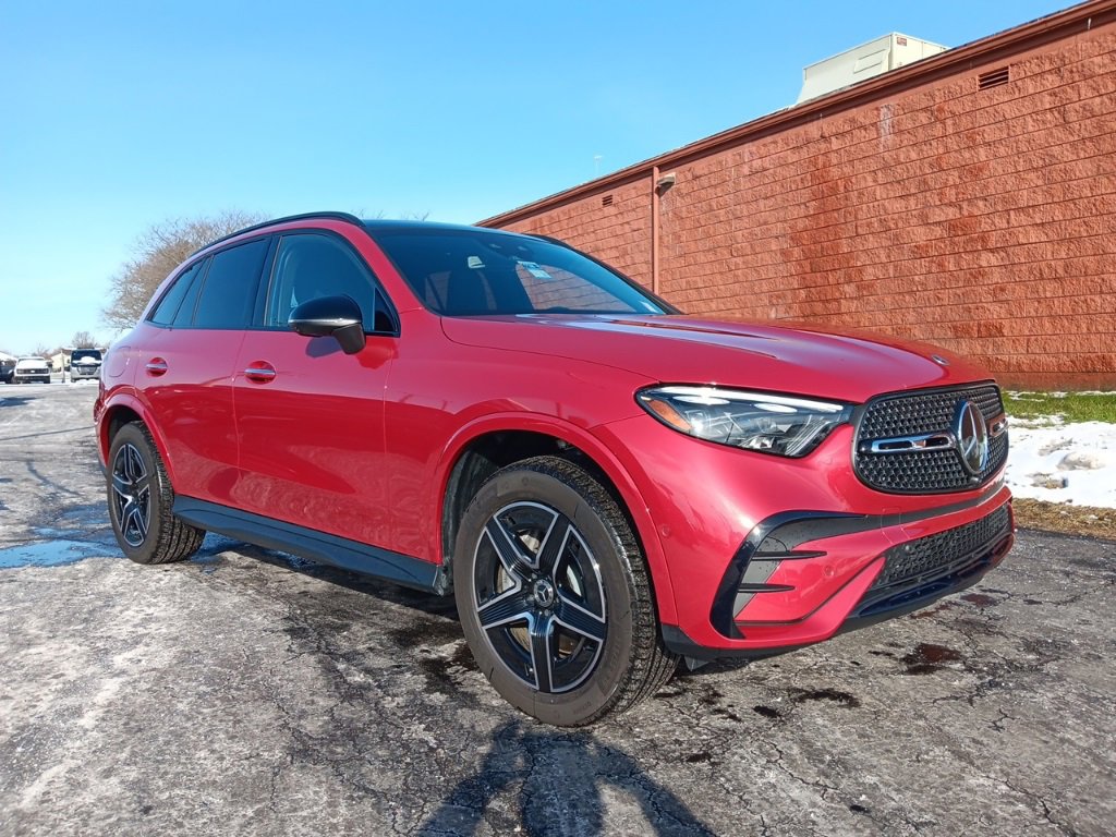 Used 2024 Mercedes-Benz GLC 300 4MATIC image 1