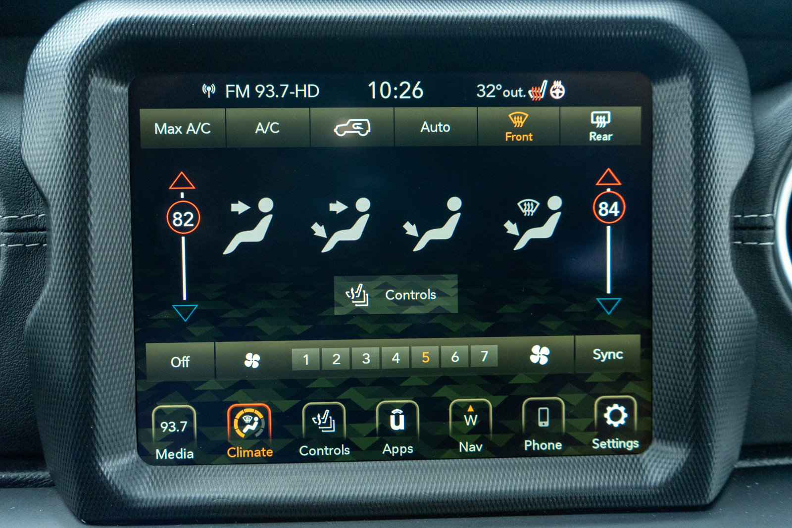 Used 2022 Jeep Wrangler Unlimited Sahara w/ Cold Weather Group image 18