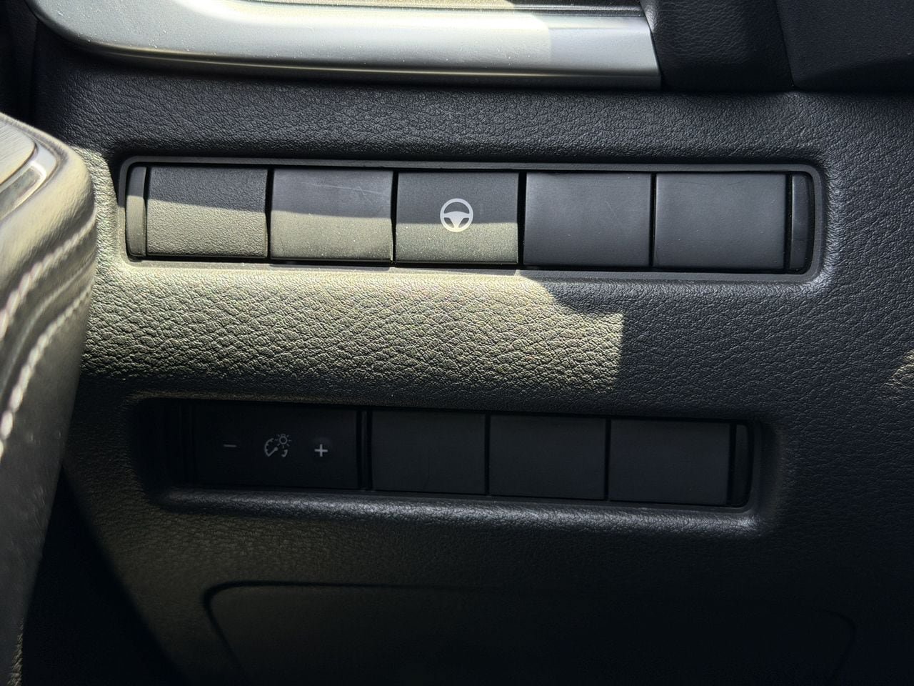 Used 2022 Nissan Rogue SV FWD image 22
