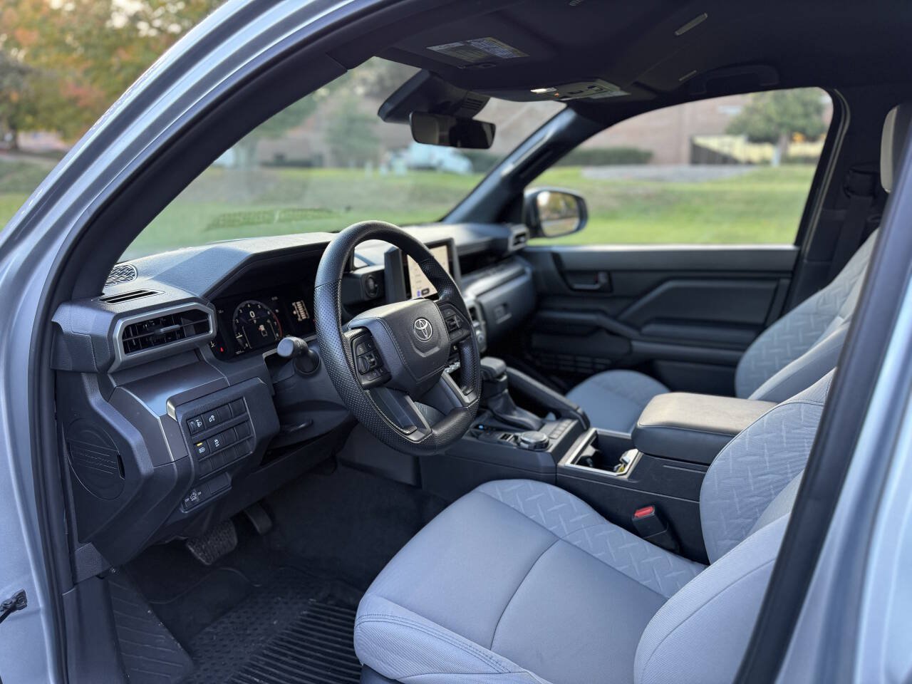 Used 2025 Toyota Tacoma SR5 AWD/4WD image 12