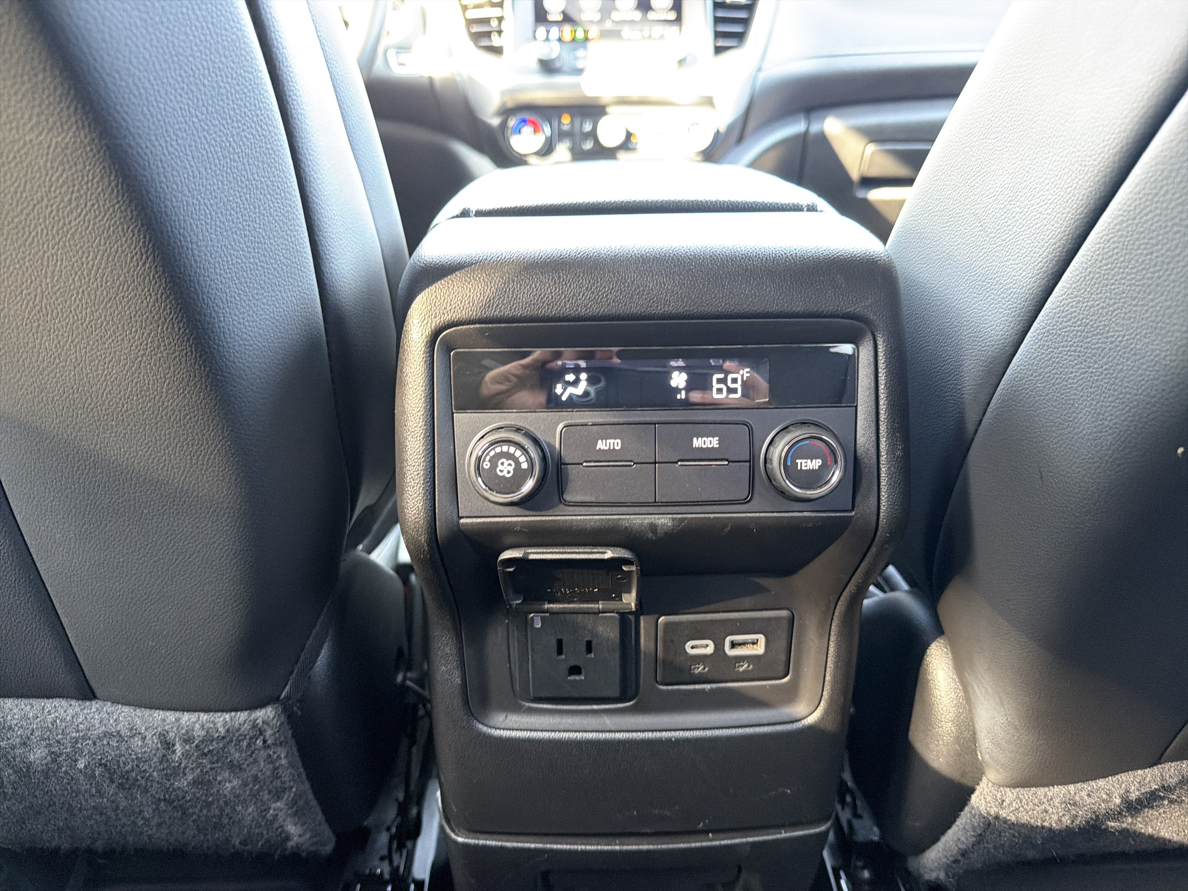 Used 2023 GMC Acadia SLT AWD/4WD image 29