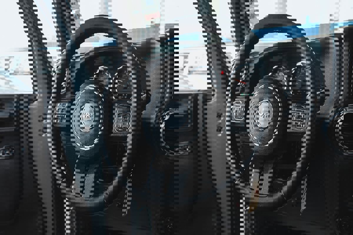 Used 2015 Jeep Wrangler Unlimited Rubicon w/ Connectivity Group image 35