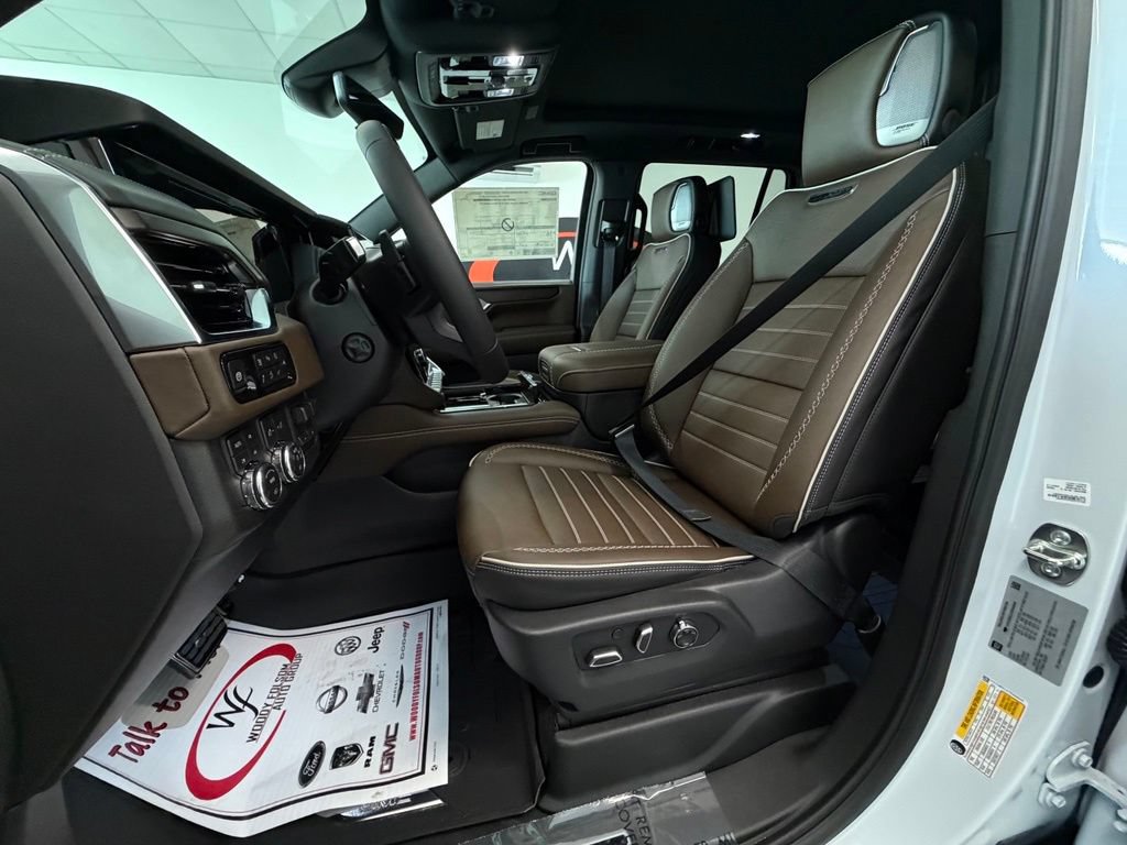 New 2026 GMC Yukon Denali Ultimate w/ LPO, Floor Liner Package AWD/4WD image 17