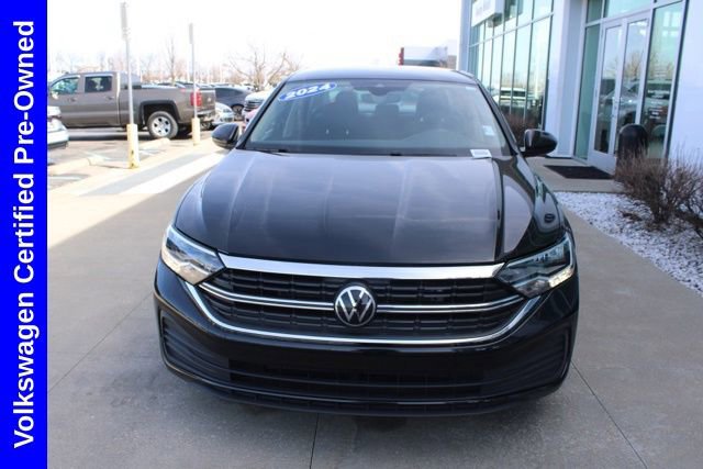 Used 2024 Volkswagen Jetta S image 2