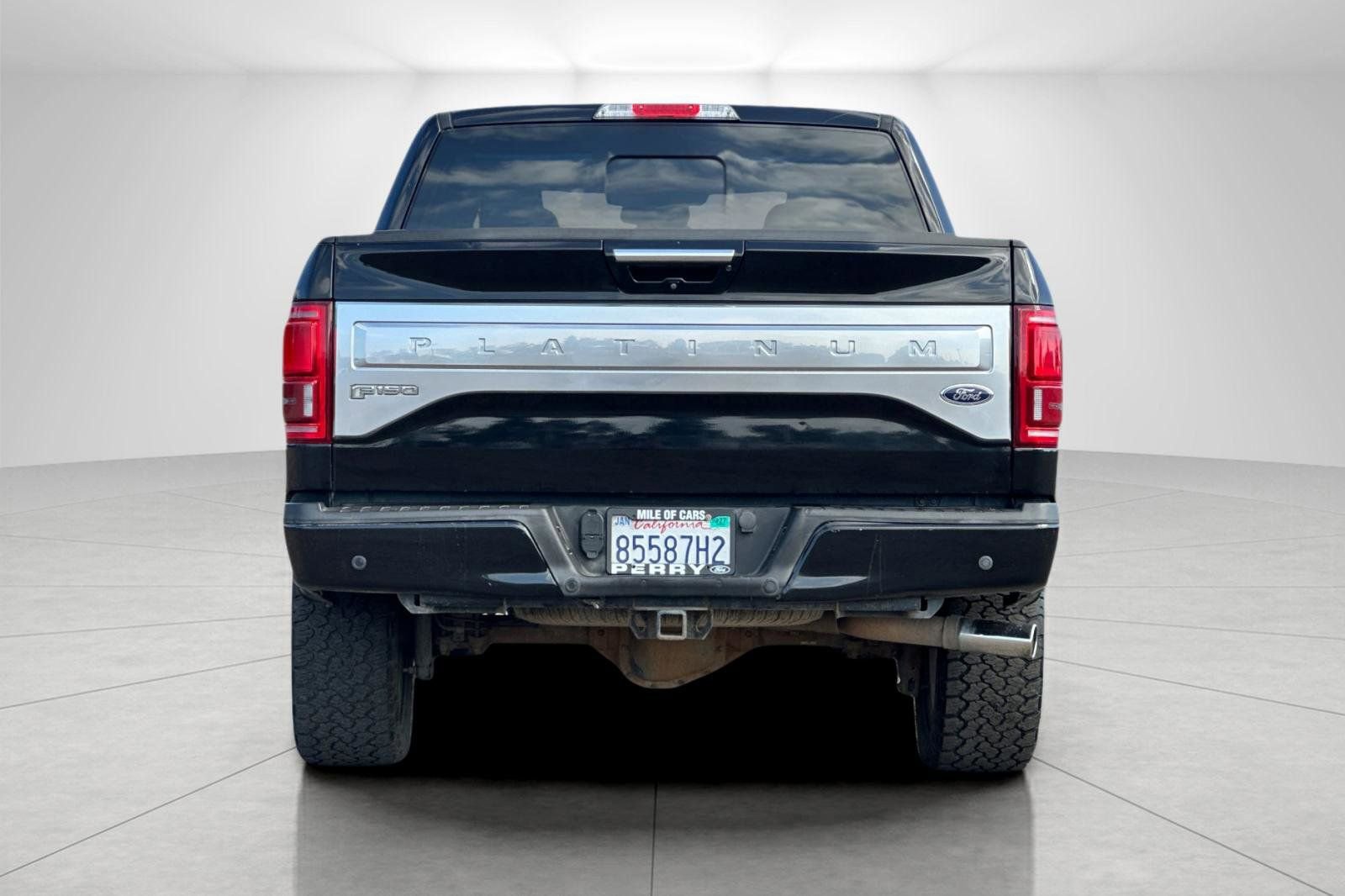 Used 2017 Ford F150 Platinum w/ Equipment Group 701A Luxury AWD/4WD image 4
