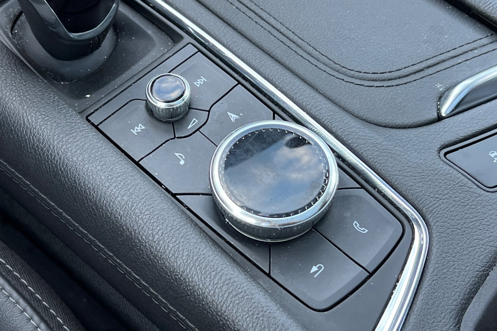 Used 2023 Cadillac XT6 Premium Luxury image 32