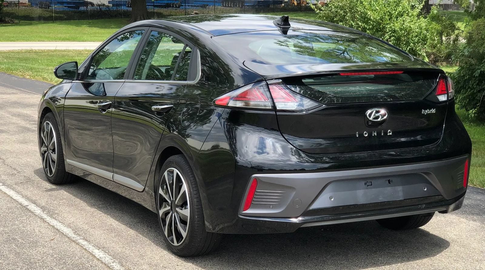 Used 2022 Hyundai Ioniq Limited FWD image 7