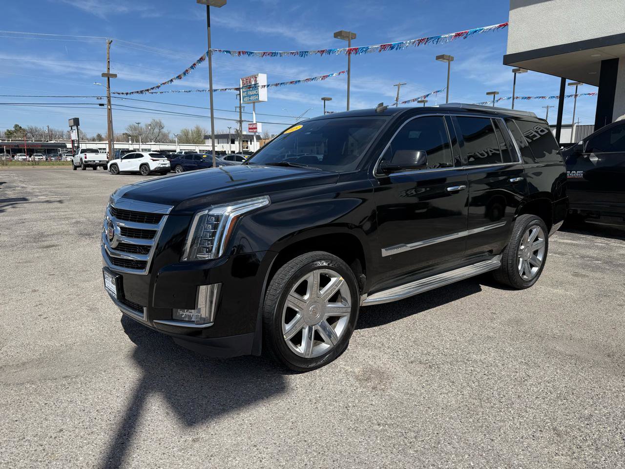 Used 2015 Cadillac Escalade Luxury RWD image 2