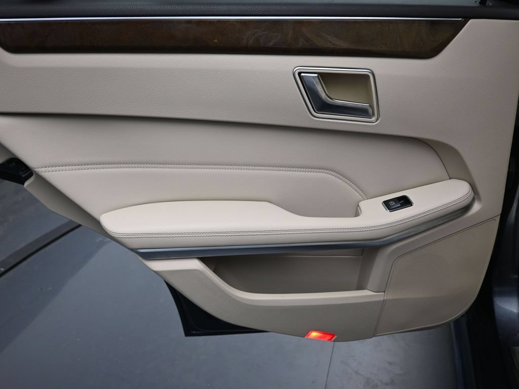 Used 2016 Mercedes-Benz E 350 Sedan image 22