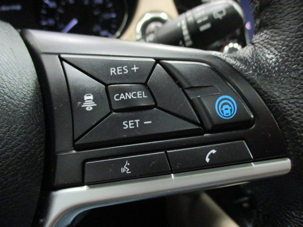 Used 2020 Nissan Rogue SL w/ Premium Package image 30