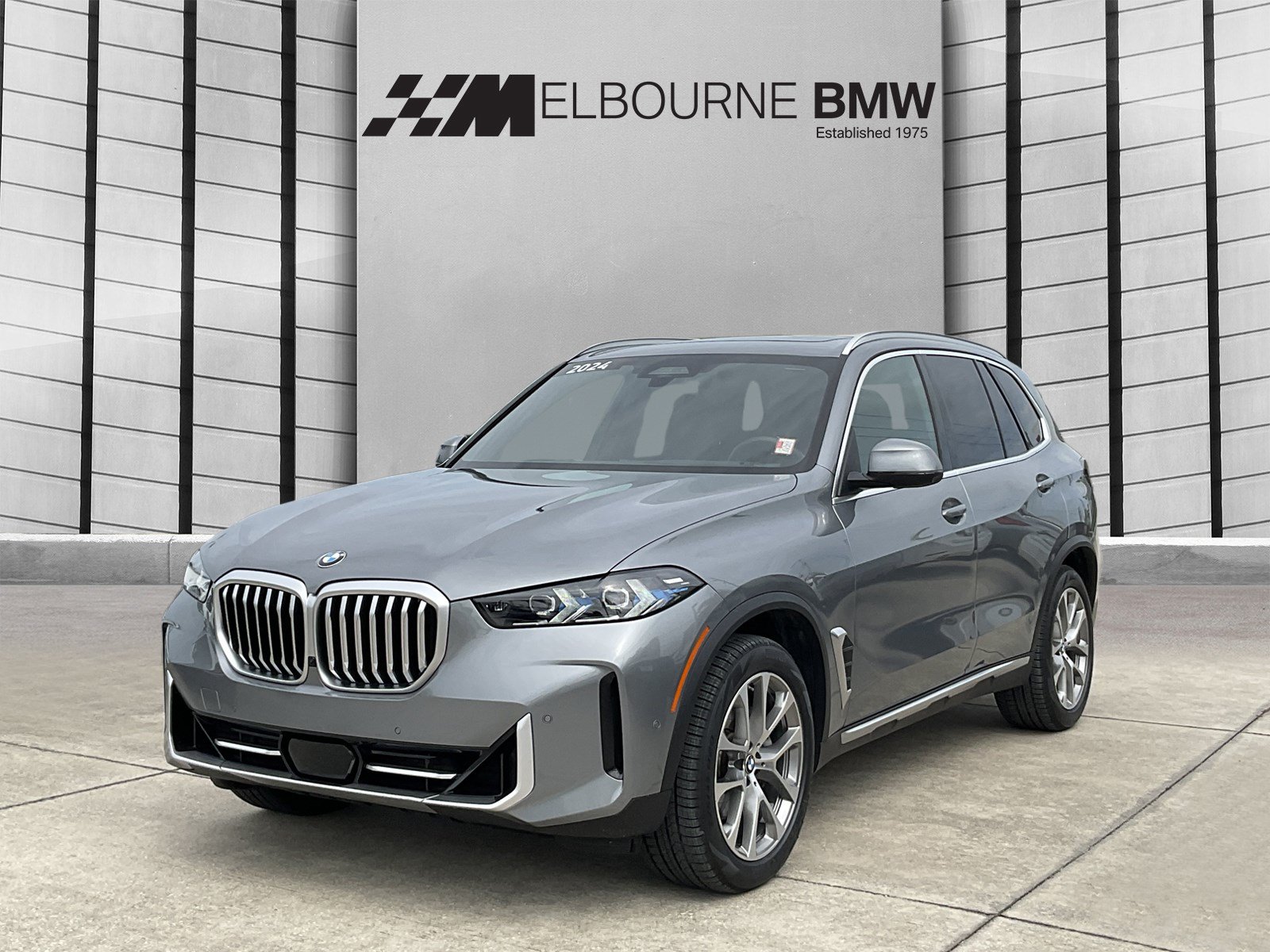 Used 2024 BMW X5 xDrive40i w/ Premium Package AWD/4WD image 3