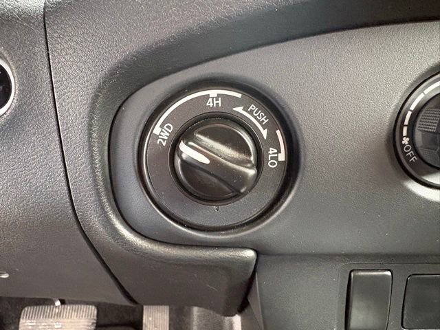 Used 2024 Nissan Frontier SV image 21