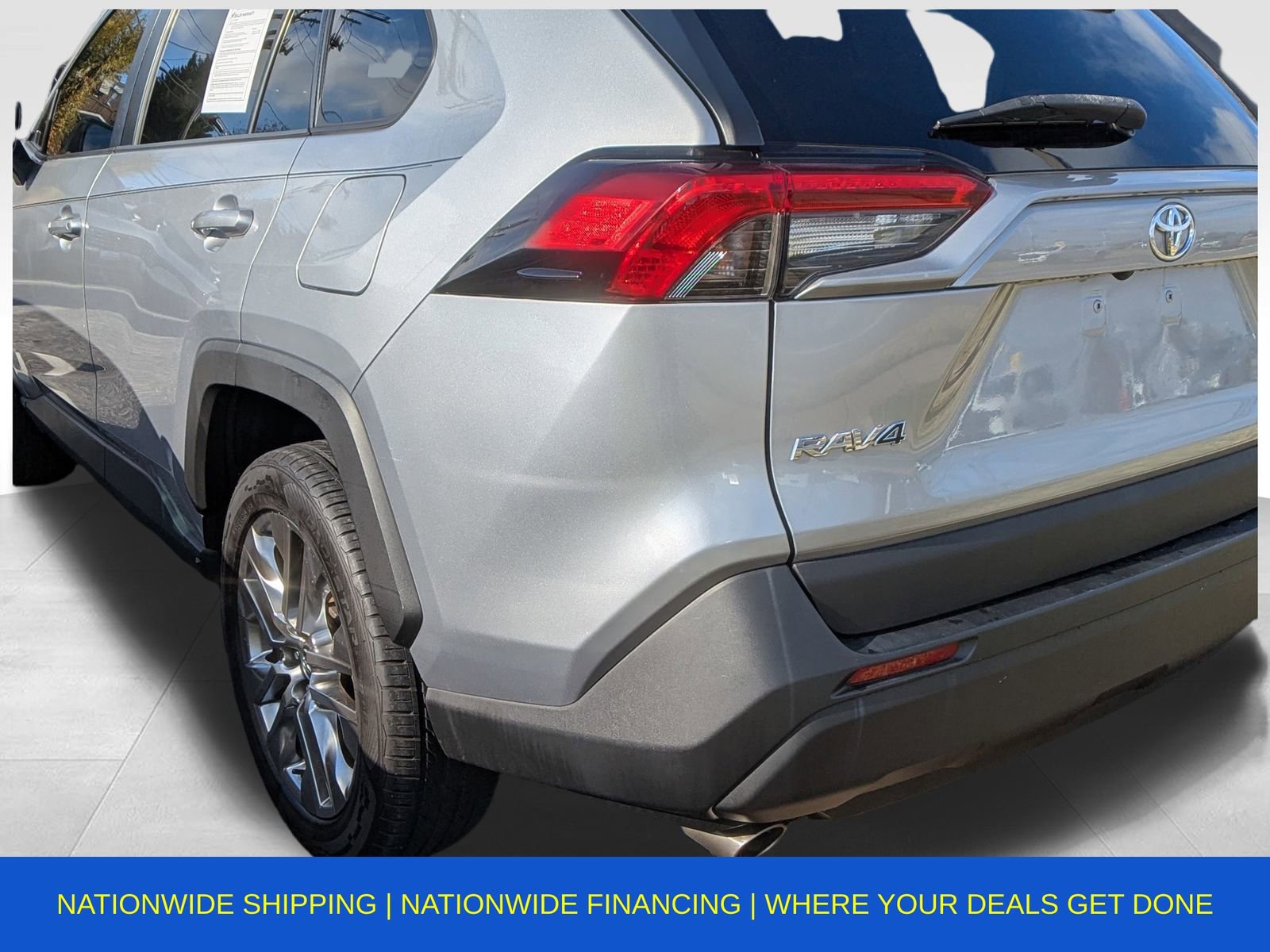 Used 2021 Toyota RAV4 XLE Premium image 10