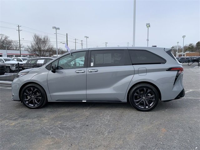 Used 2025 Toyota Sienna XSE image 5