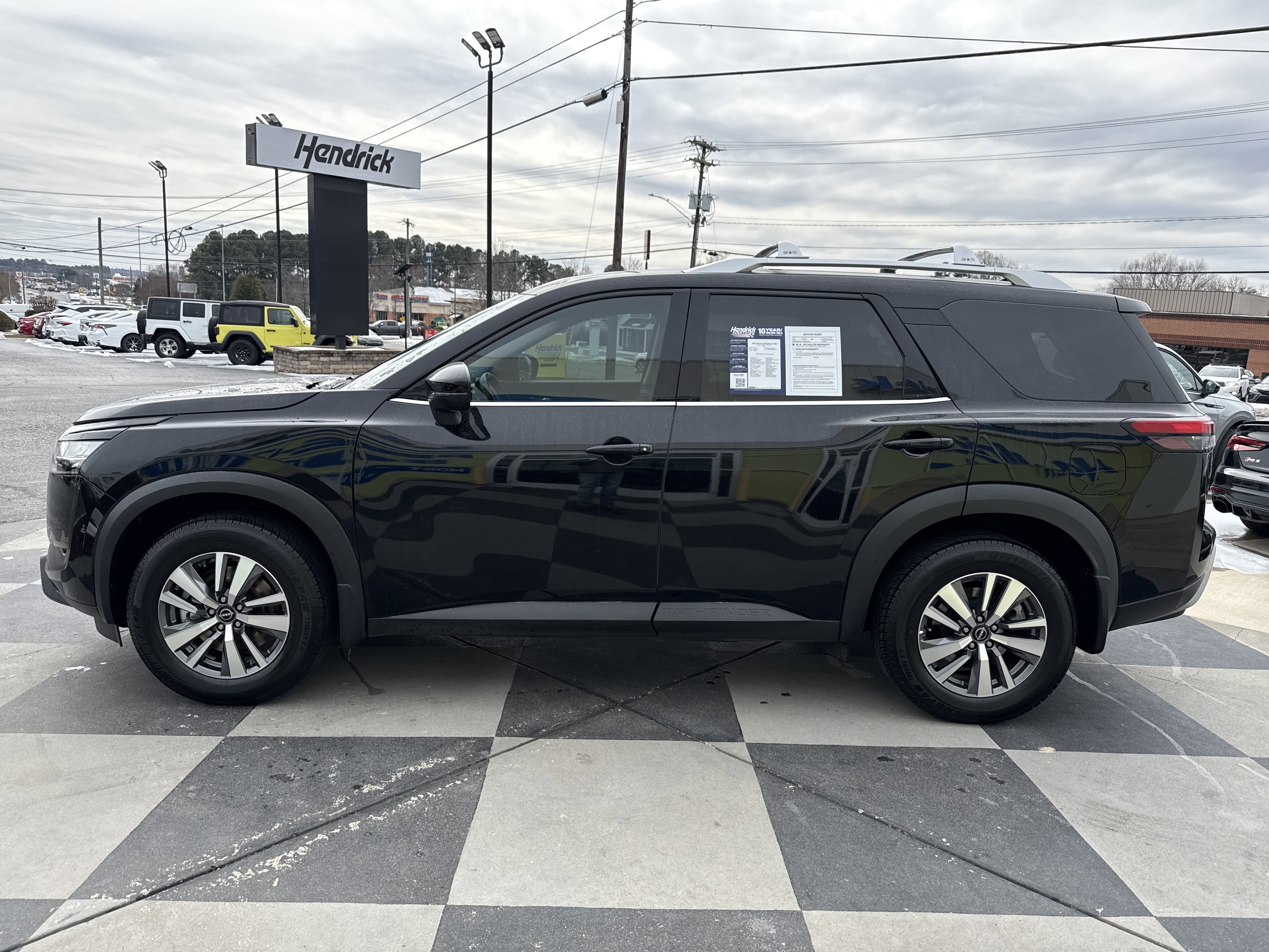 Used 2024 Nissan Pathfinder SL image 7