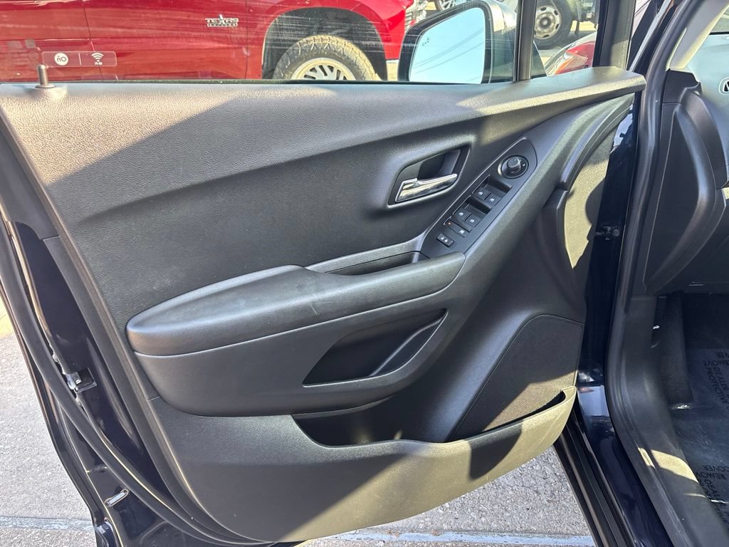 Used 2021 Chevrolet Trax LT w/ Driver Confidence Package FWD image 10