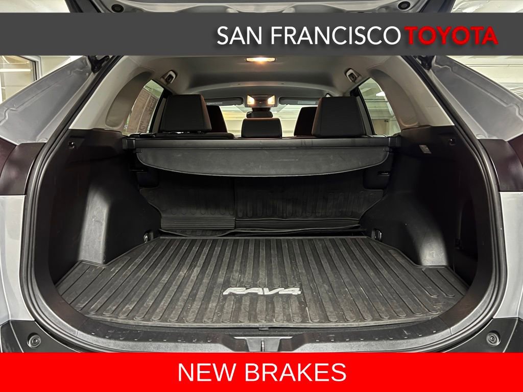 Used 2021 Toyota RAV4 LE image 35